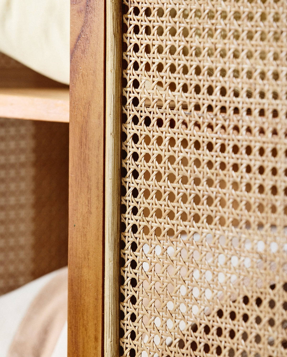 Vitrinenschrank MERGE 160cm aus Rattan-Vitrinen-Nordal A/S-le canapé