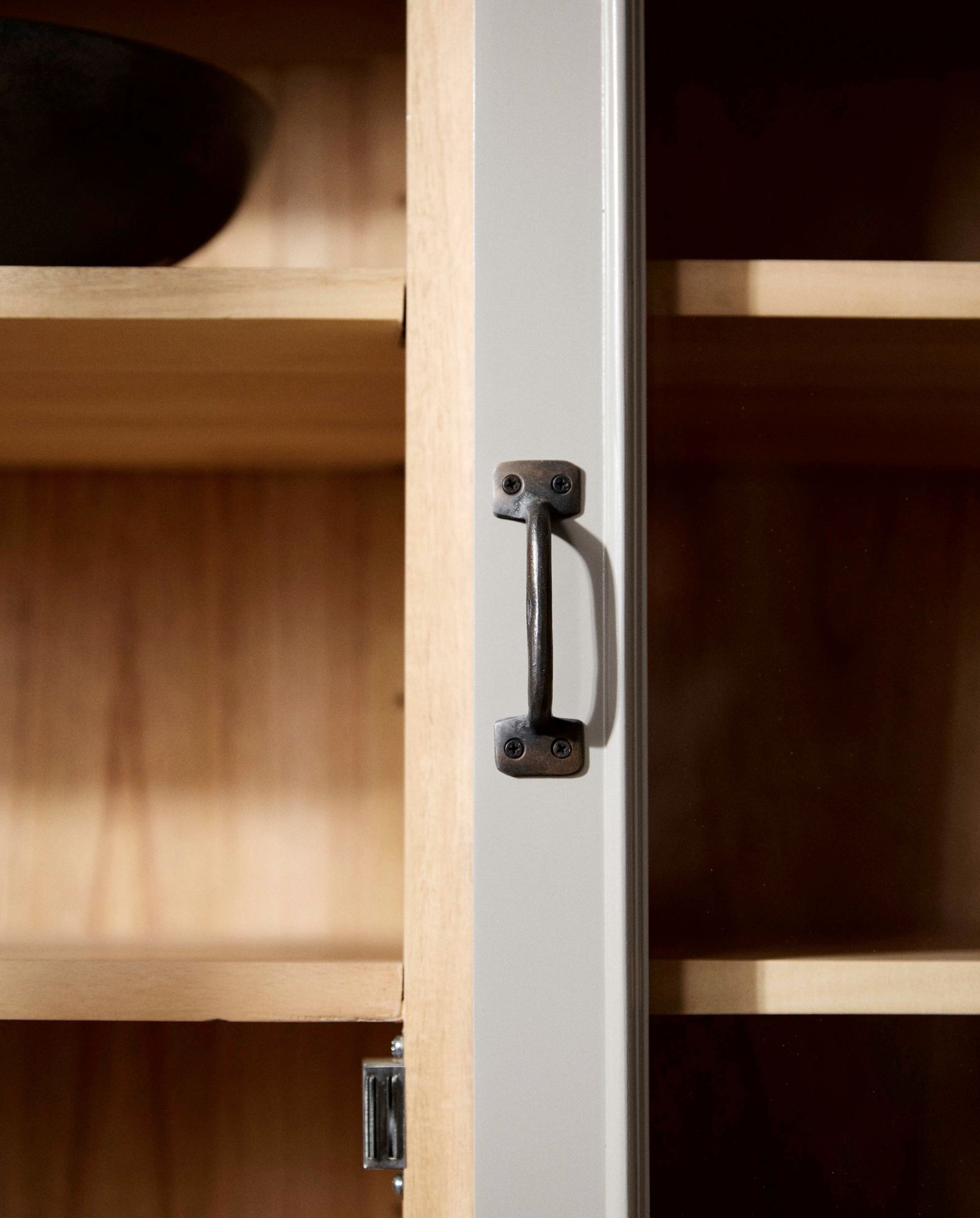 Vitrinenschrank Viva 210cm aus Gmelina Holz mit 2 Türen - Grau-Vitrinen-Nordal A/S-le canapé
