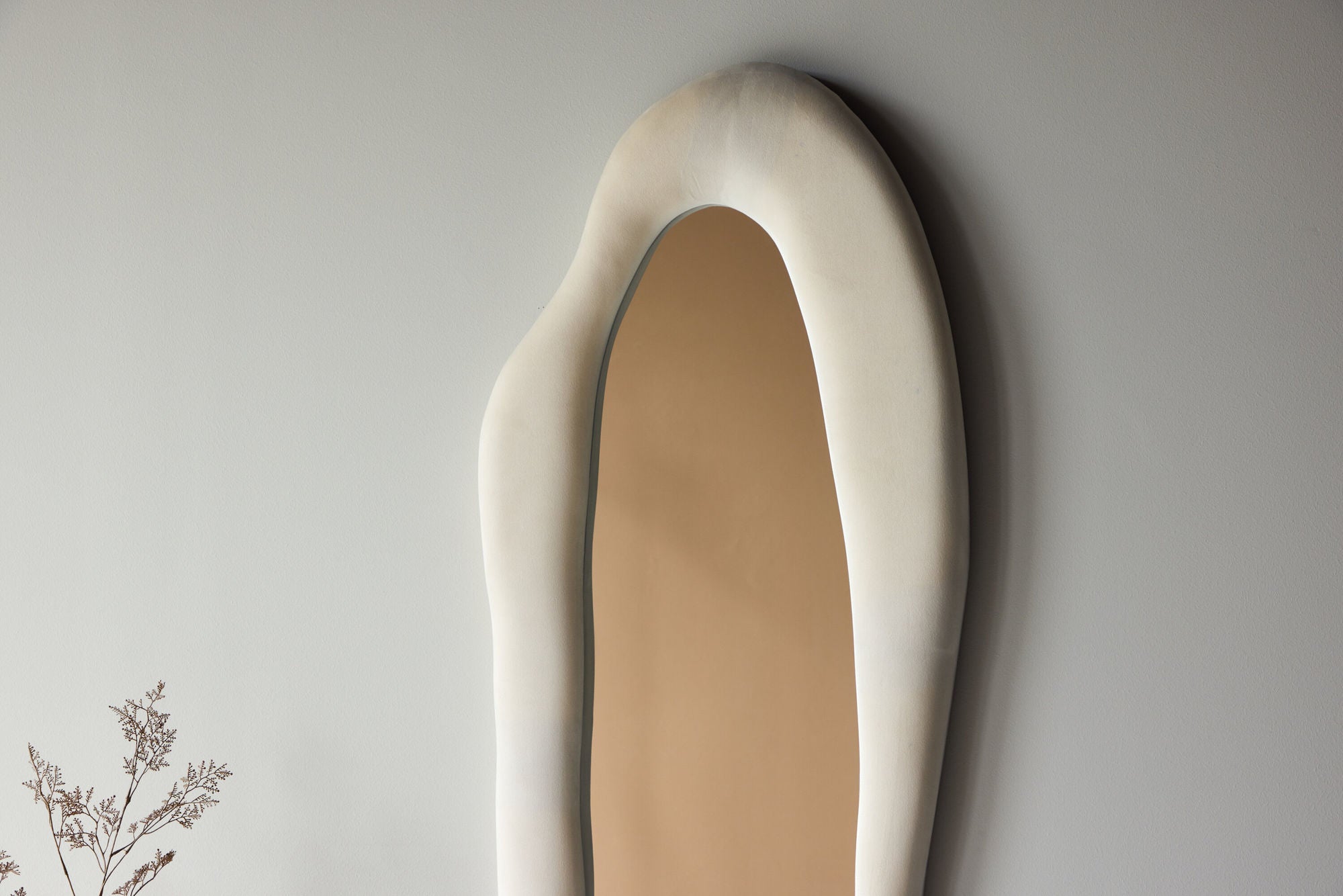 Wandspiegel Louisville 185cm aus Samt - Beige-Wandspiegel-Venture Home-le canapé